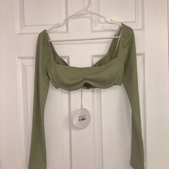 Princess Polly Becca long sleeve crop top in sage. - Picture 3 of 4